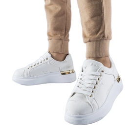 Tênis branco na plataforma Osson Tênis branco na plataforma Osson