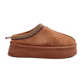 Chinelos com sola grossa em camurça ecológica Camel Sylva marrom