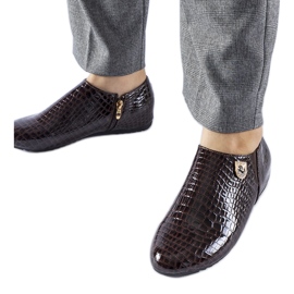 Sapatos marrons envernizados da Nelec castanho