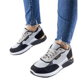 Tênis com glitter preto e prata da Roganzuolo