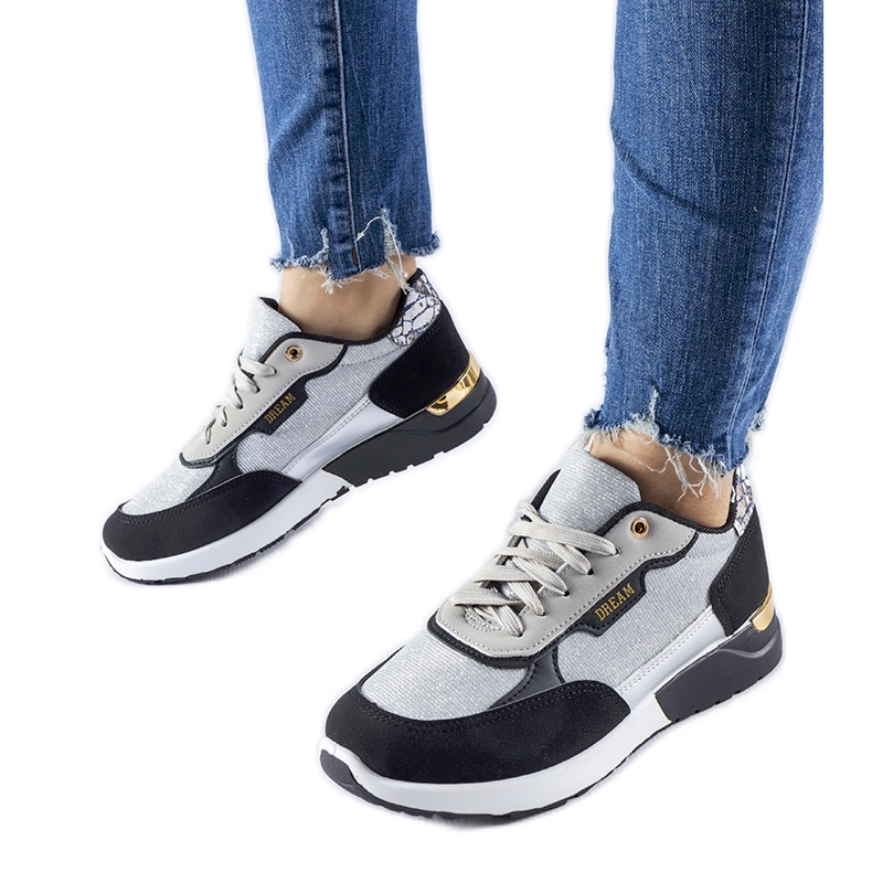 Tênis com glitter preto e prata da Roganzuolo