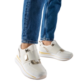 Tênis slip-on bege com plataforma Sages