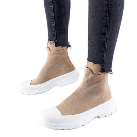 Tênis marrom com parte superior elástica da Gadbois