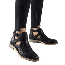 Botins Kooter pretos com aberturas e cano alto