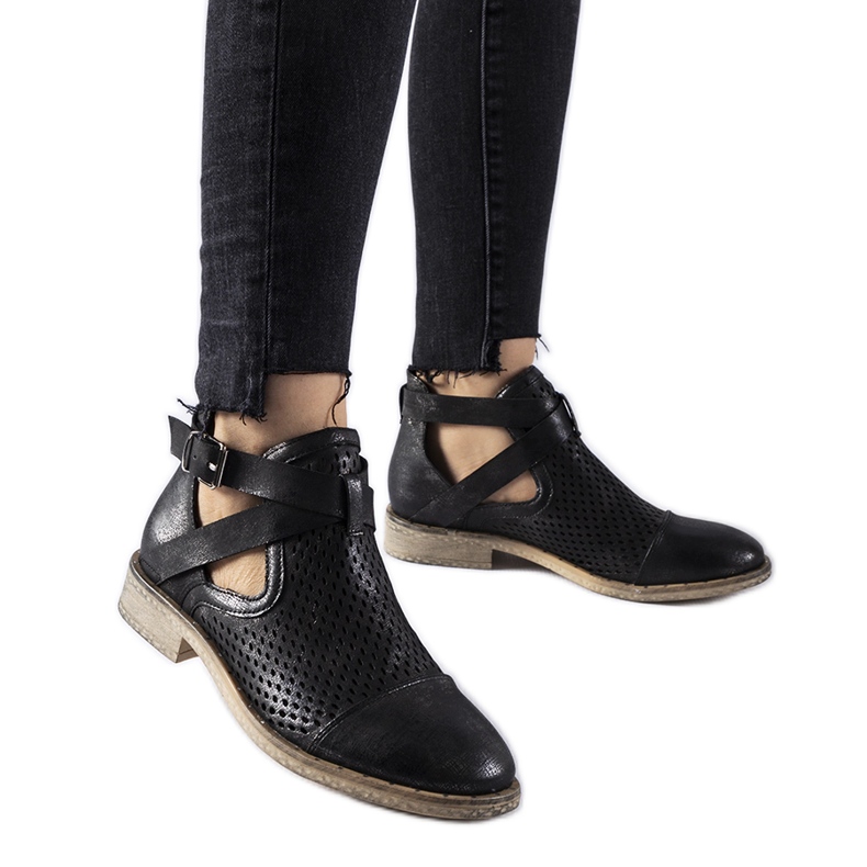Botins Kooter pretos com aberturas e cano alto