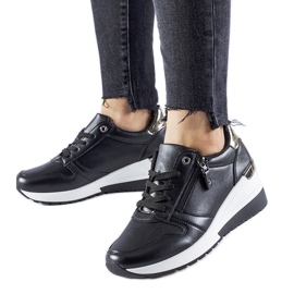 Tênis preto decorado com zíper Marietta