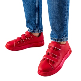 Tênis vermelho com fecho de velcro da Paré