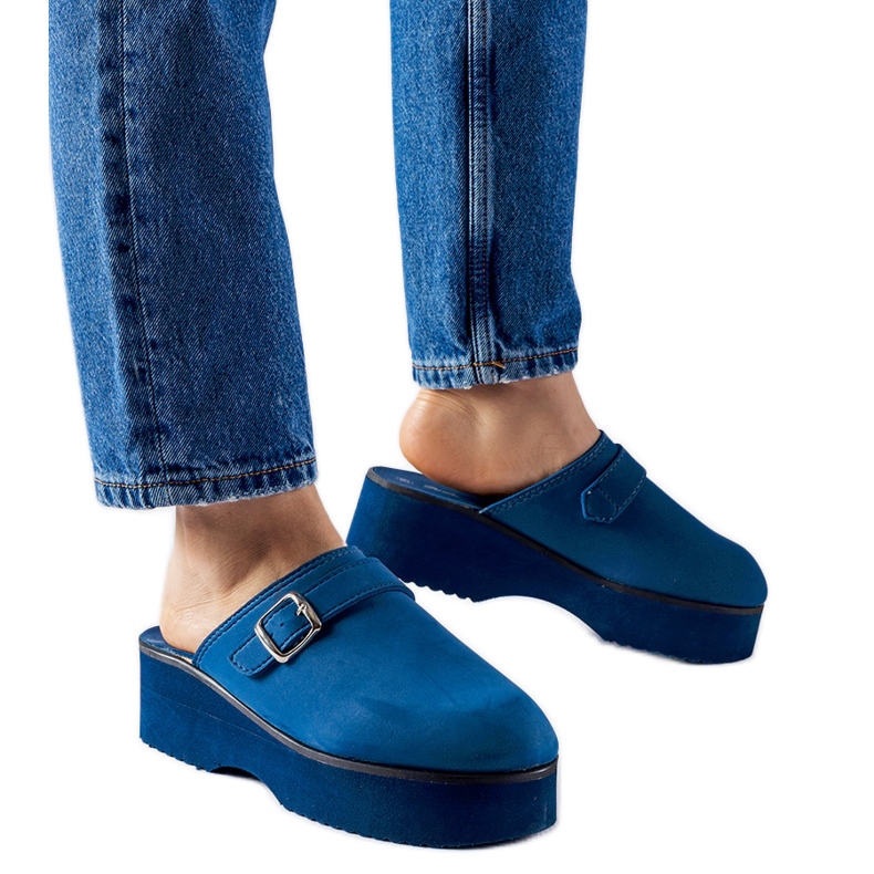 Tamanco azul marinho desliza na plataforma Lang