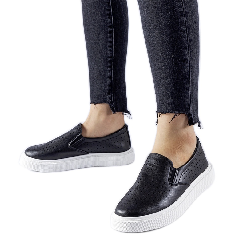 Tênis Fulda preto perfurado