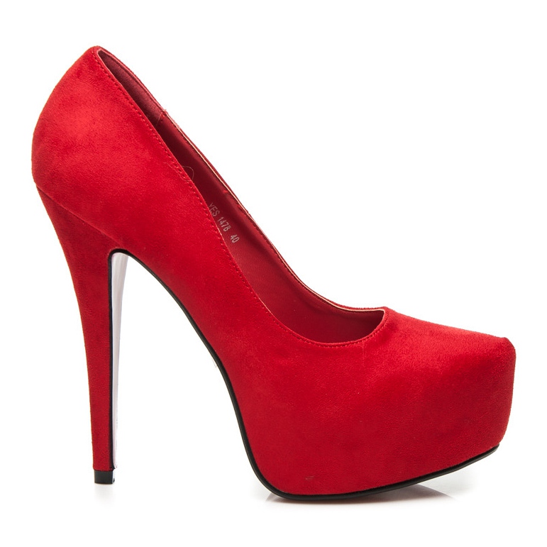 Yes Mile Pinos na plataforma vermelho