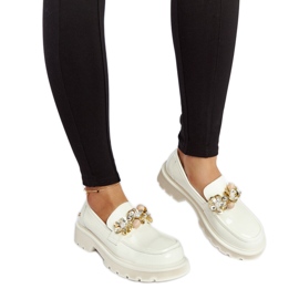 Mocassins de couro envernizado bege Goe NN2N4202