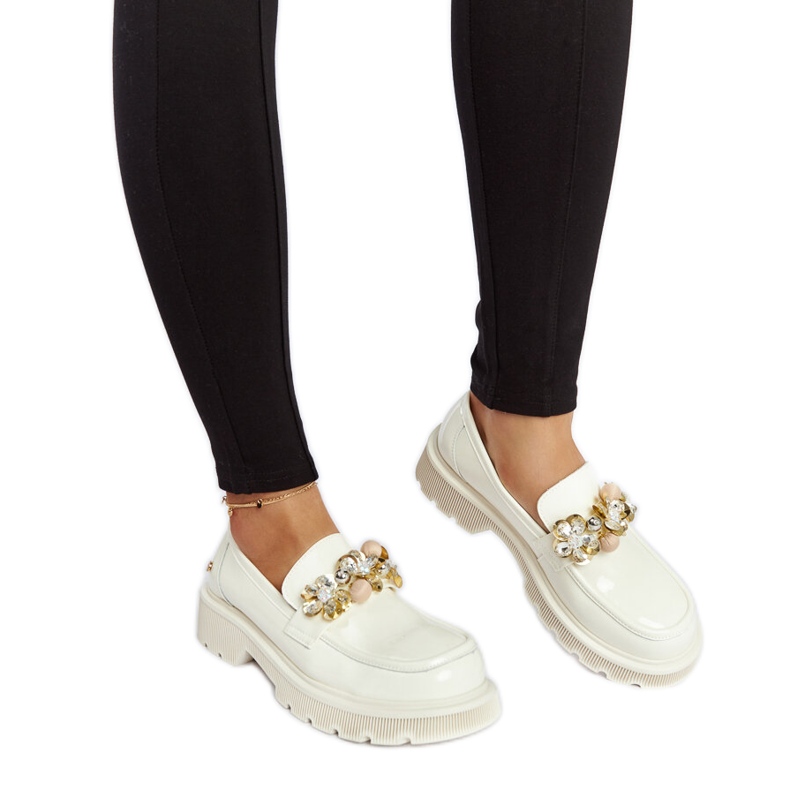 Mocassins de couro envernizado bege Goe NN2N4202