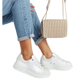 Tênis branco com strass Goe NN2N4011