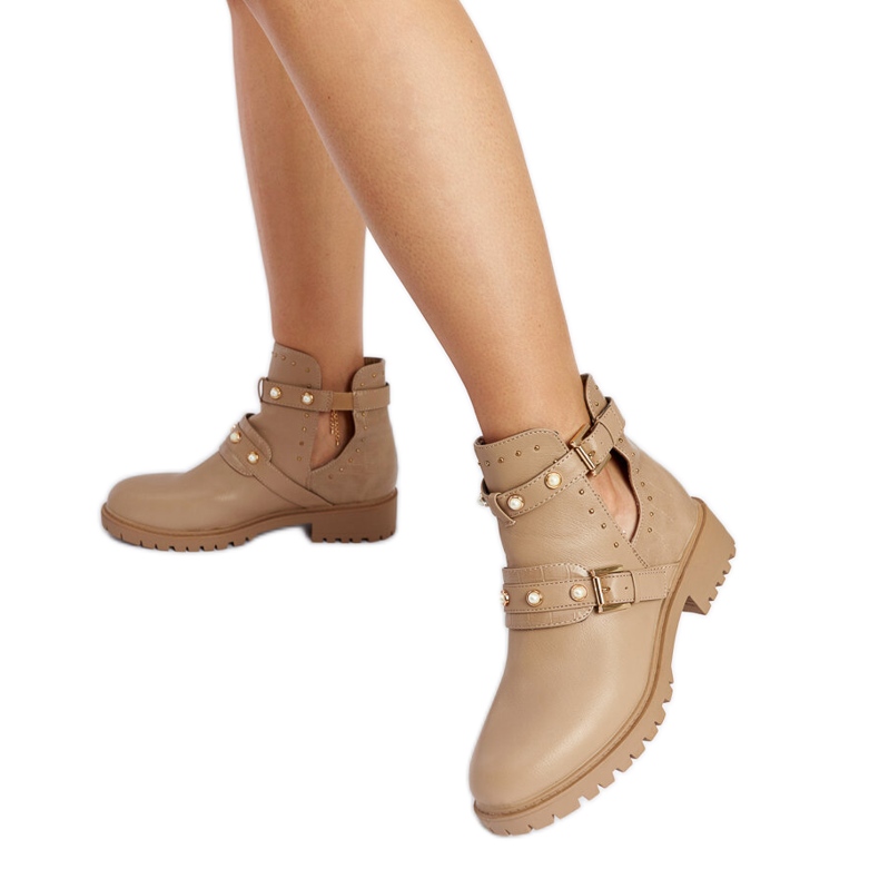 Botins bege com recorte e pérolas Asker