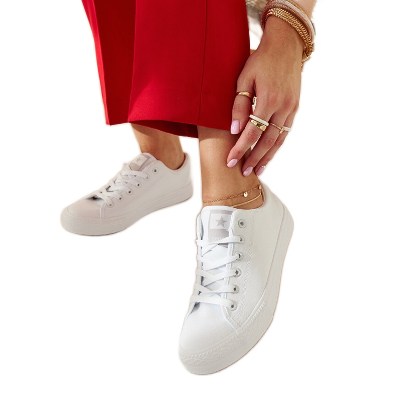 Tênis de tecido branco rochoso