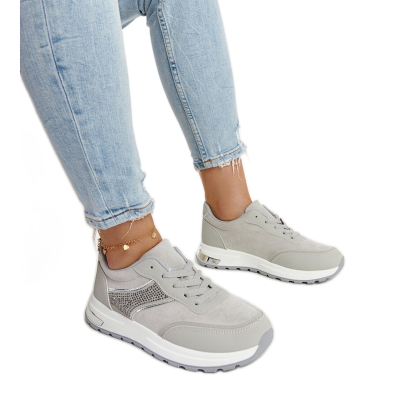 Tênis cinza na plataforma Lubna