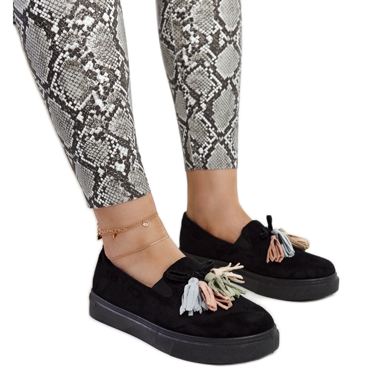 Sapatos pretos com borlas coloridas da Adaldrida Sapatos pretos com borlas coloridas da Adaldrida