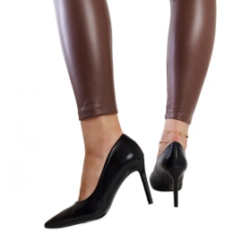 Salto alto Yassira clássico preto