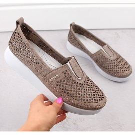 Sapatos femininos de couro com aberturas, bege T.Sokolski 0712