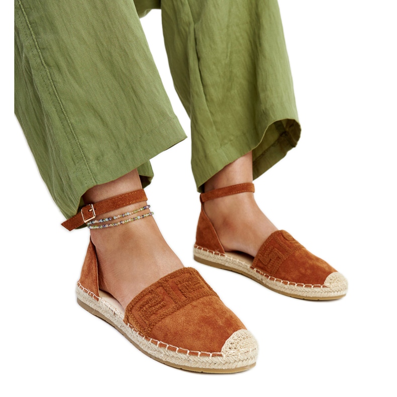 Alpercatas marrons com bordado decorativo Sonja castanho