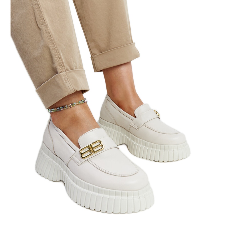 Sapatos de couro bege claro, mocassins Karino