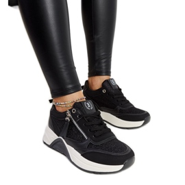 Tênis preto brilhante na plataforma Makda