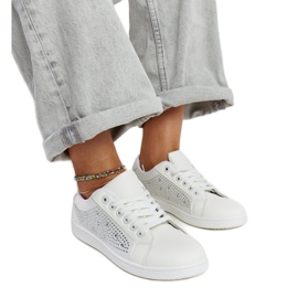 Tênis esportivo branco com strass Gyenes