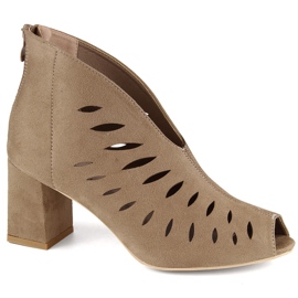 Botins femininos de camurça com aberturas cappuccino Potocki LE20318 castanho Botins femininos de camurça com aberturas cappuccino Potocki LE20318 castanho