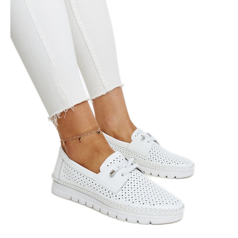 Sapatos vazados de couro branco Vinceza