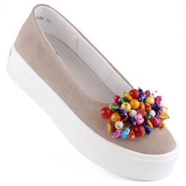 Sapatos femininos de couro camurça na plataforma com miçangas, bege Filippo DP6024