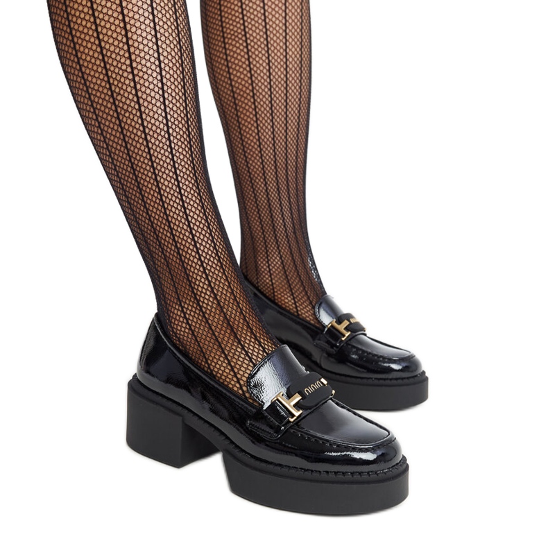 Sapatos pretos de salto alto Vinceza envernizados