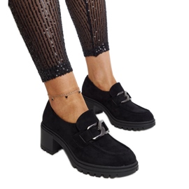 Sapatos pretos com palmilha de couro da Vinceza