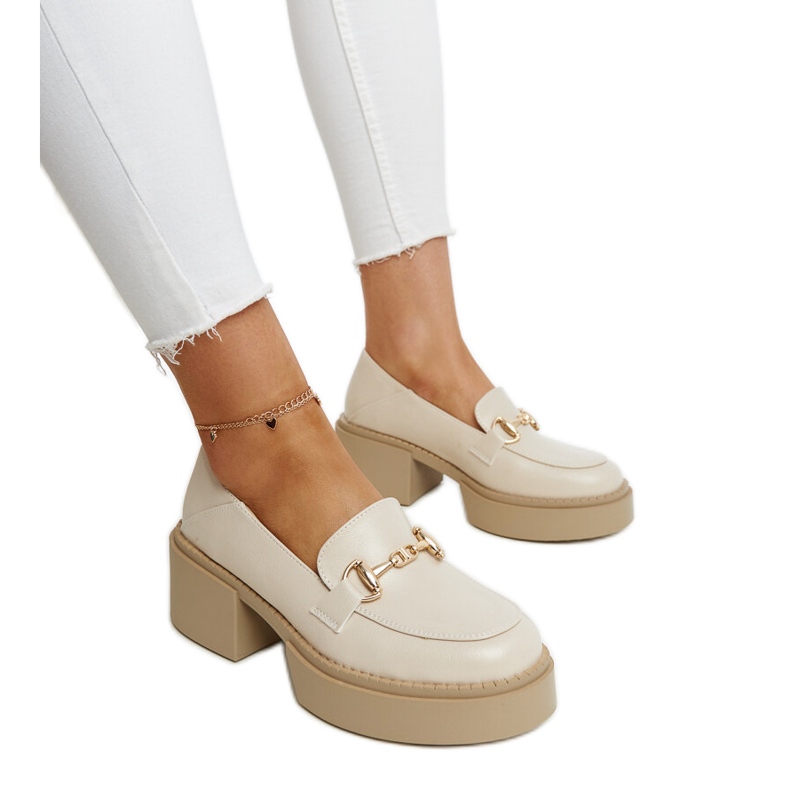 Sapatos de salto alto bege em couro ecológico Vinceza