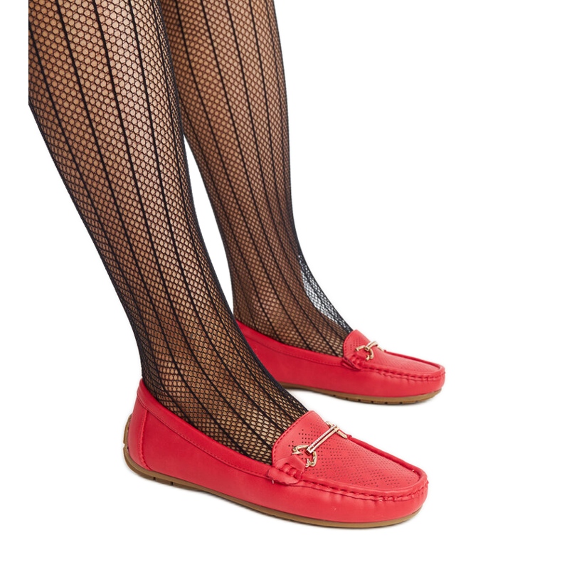 Mocassins vermelhos com fivela decorativa da Adila