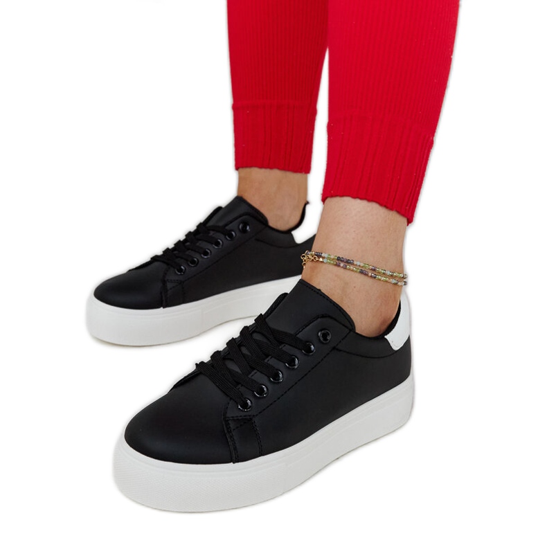 Tênis preto com sola grossa Ruta