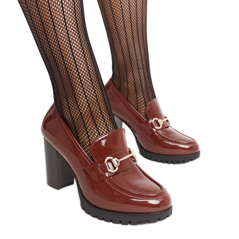 Sapatos de salto envernizado marrom por Giacoma castanho