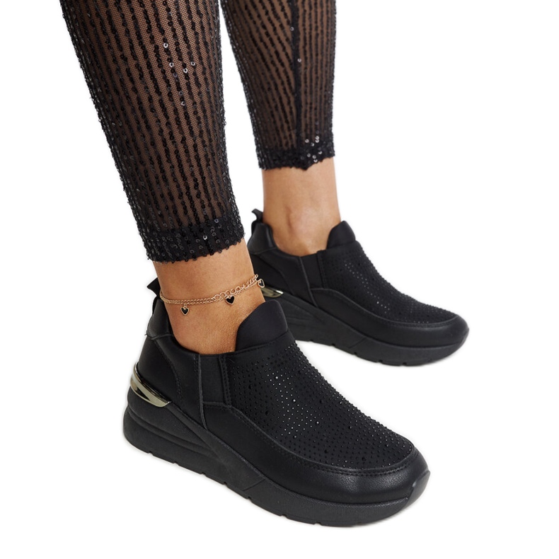 Tênis Ashleey preto de cunha com strass Tênis Ashleey preto de cunha com strass