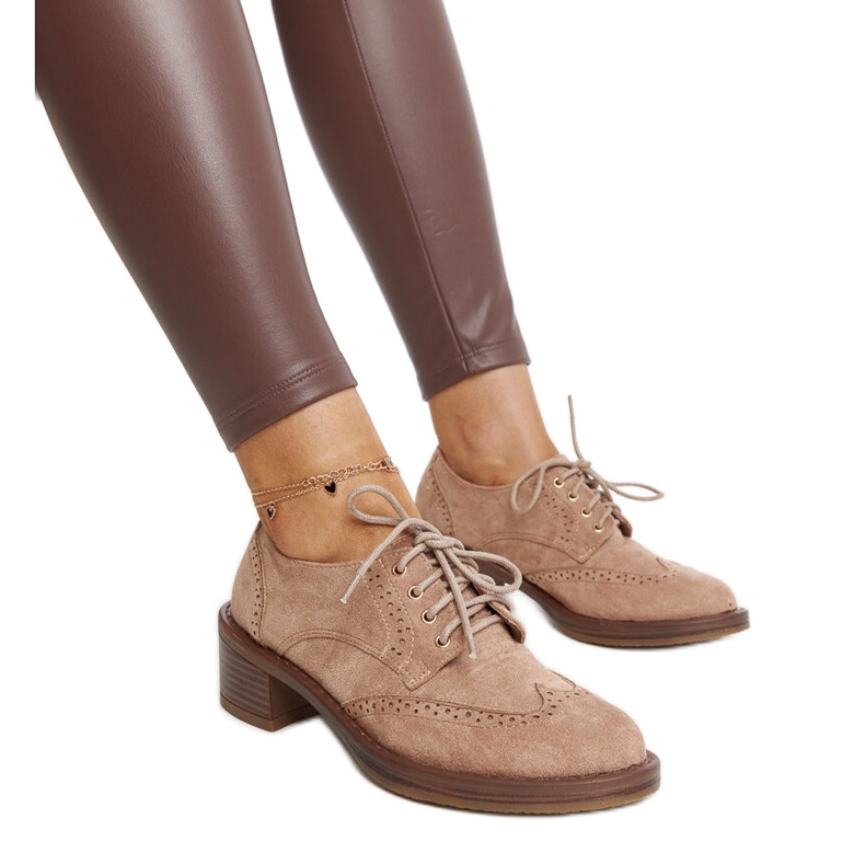 Sapatos de salto alto em camurça marrom da Tigard castanho