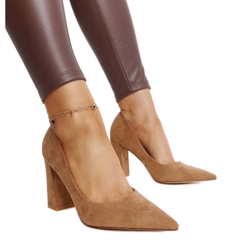 Sapatos marrons de salto alto da Leea castanho