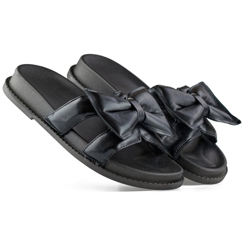 Chinelos femininos pretos com laço em couro ecológico