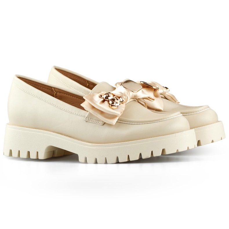 Mocassins bege com laço, mocassins com ursinho de pelúcia