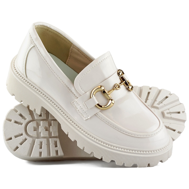 Mocassins femininos bege envernizados