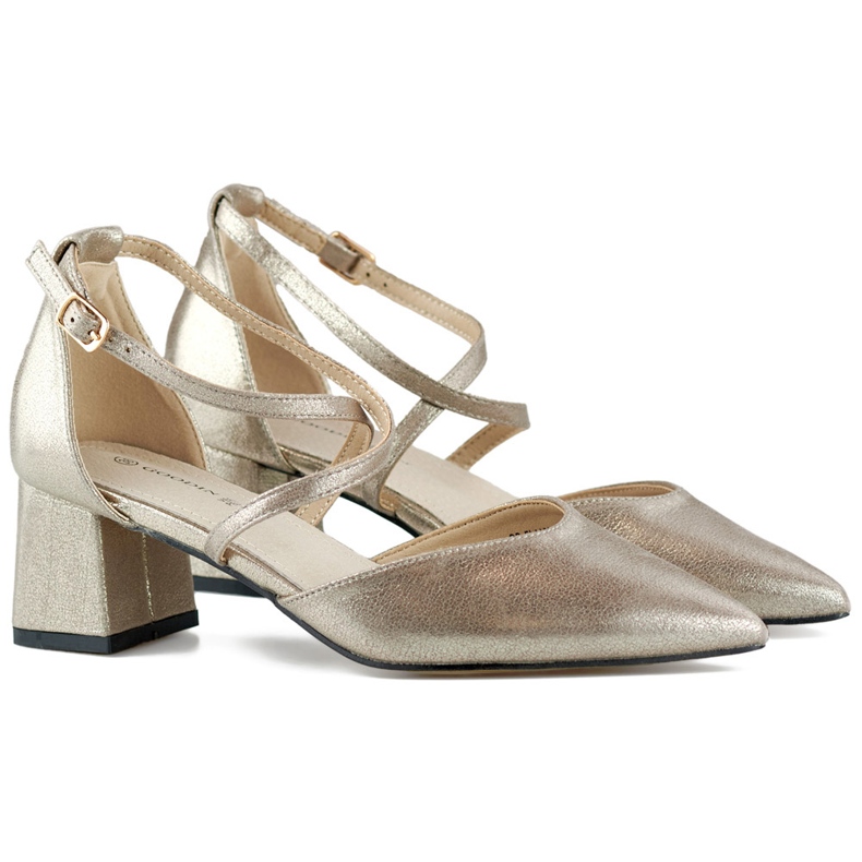 Sapatos prateados com tiras e salto baixo prata