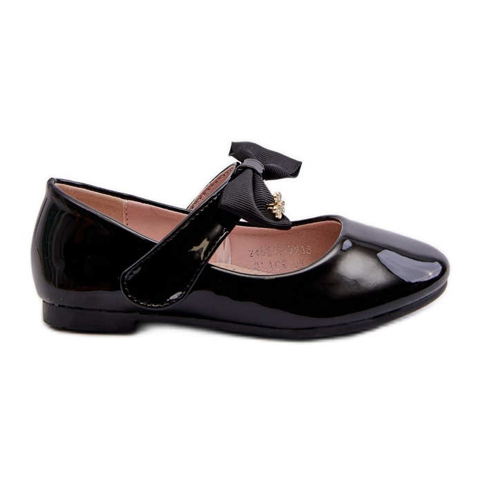 Bailarinas infantis de couro envernizado com laço de velcro e olho de gato preto