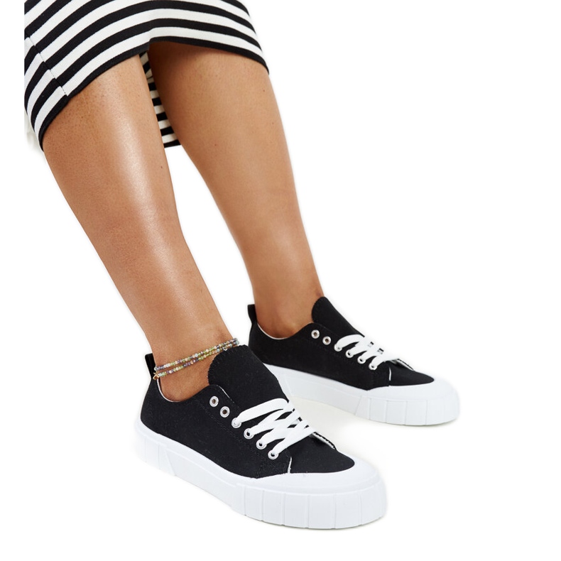 Tênis de tecido preto do Eduard