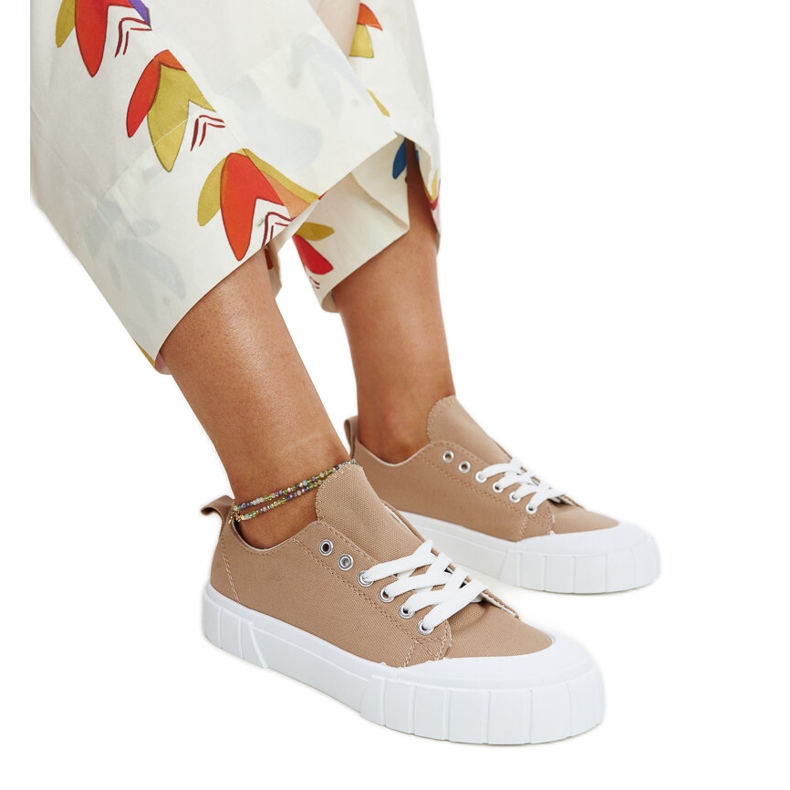 Tênis de tecido marrom do Eduard castanho