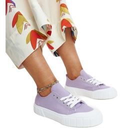 Tênis de tecido roxo do Eduard