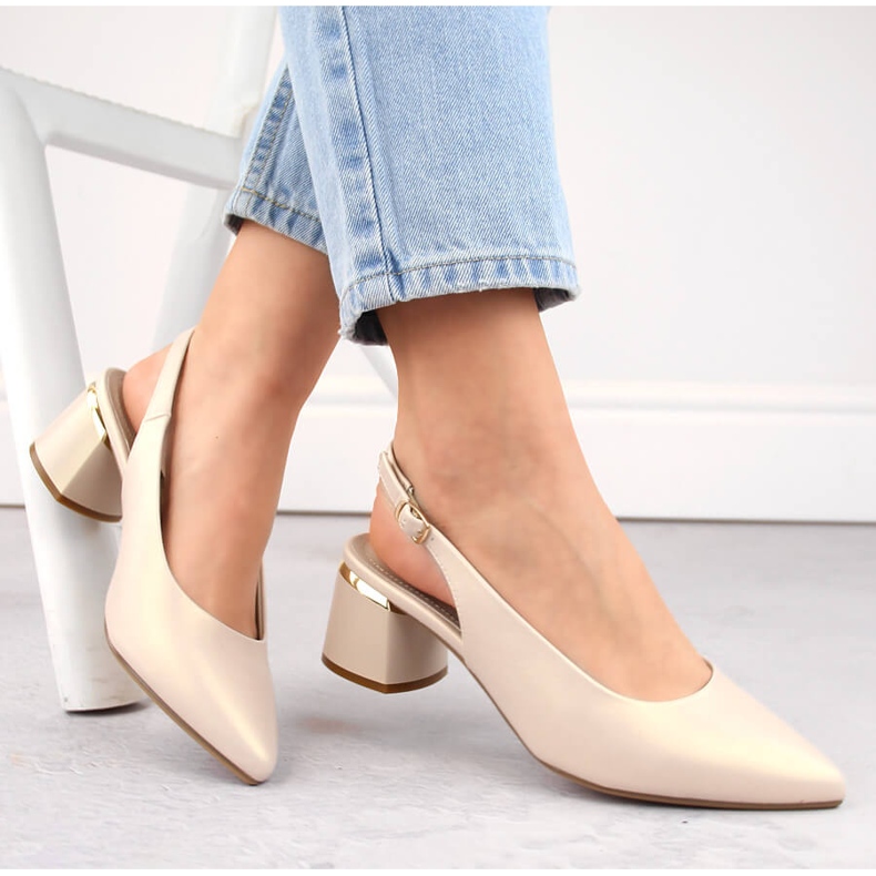 Sandálias elegantes femininas com biqueira bege pérola Sergio Leone SK175