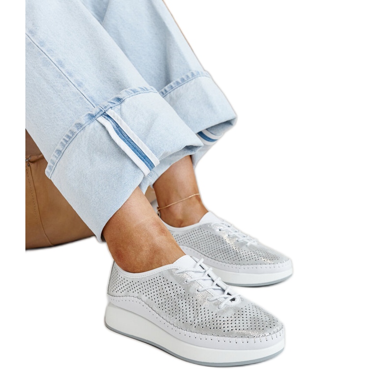 Tênis de couro prateado na plataforma Amana prata