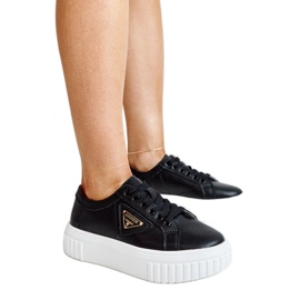 Sapatos de couro preto com fivela decorativa Sapatos de couro preto com fivela decorativa